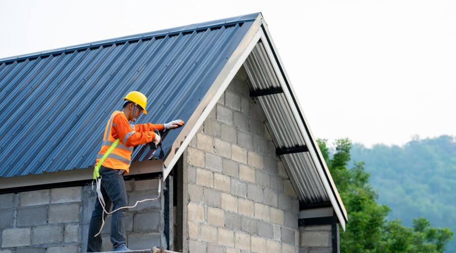 Professional residential roofers in Roanoke, IN